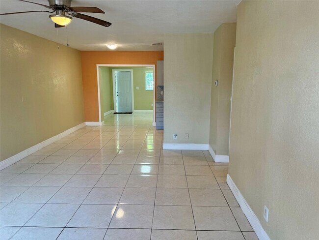 Building Photo - 6471 SW 27th Street