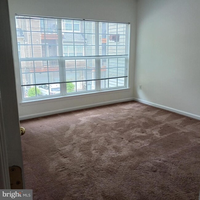 Building Photo - 2125 Hideaway Ct