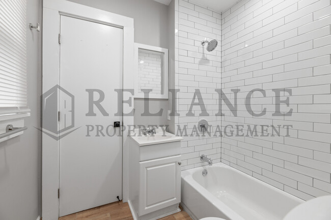 Building Photo - 119 S Custer Ave