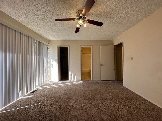 Building Photo - * Move-In Special * * Water Paid ; Washer/...