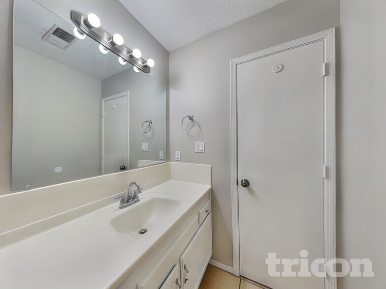 Building Photo - 6401 Prairie Sage Dr NW