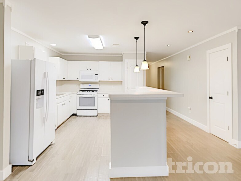 Building Photo - 21880 Silver Oak Ct