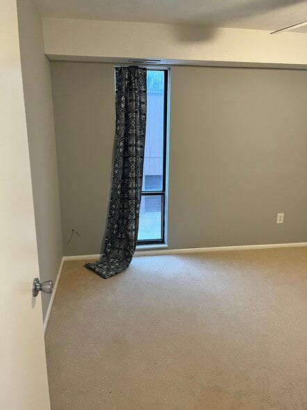 Building Photo - 33803 Electric Blvd