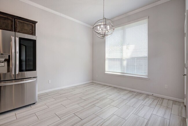 Building Photo - 2321 Norwood Dr