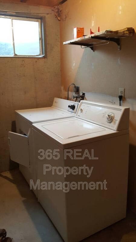 Building Photo - 803 4th St