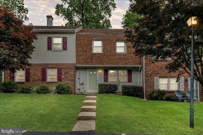 Building Photo - 372 Wells Terrace