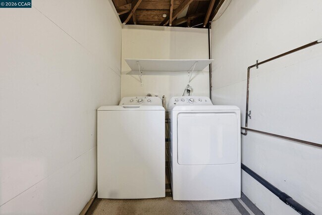 Building Photo - 1930 Sunshine Dr