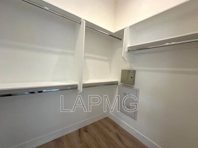 Building Photo - 3414 London St