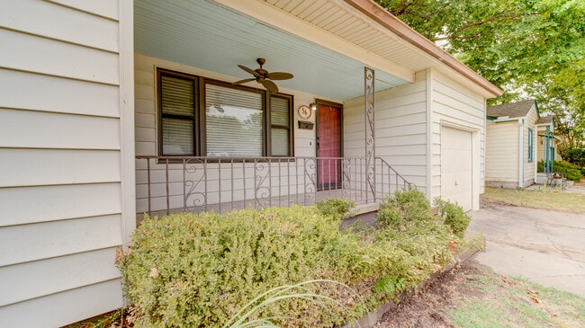 Building Photo - 56 E 52nd St