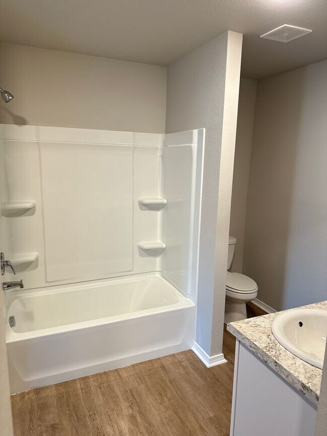 Building Photo - *Pre-leasing* Three Bedroom | Two Bath Hom...