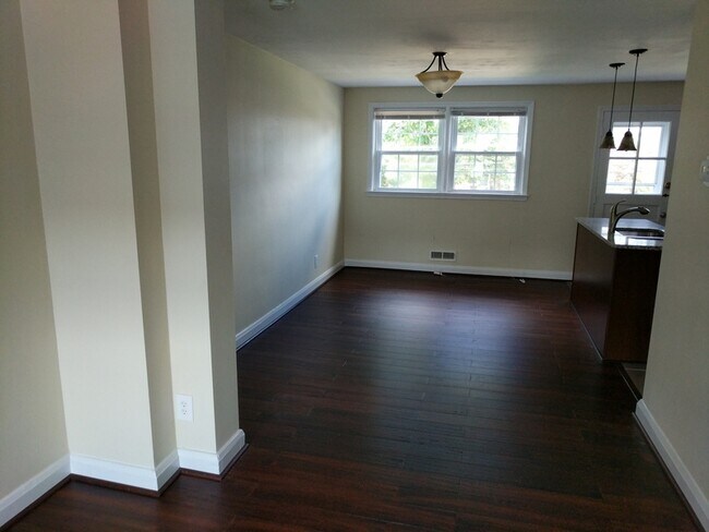 Building Photo - 1508 Langford Rd