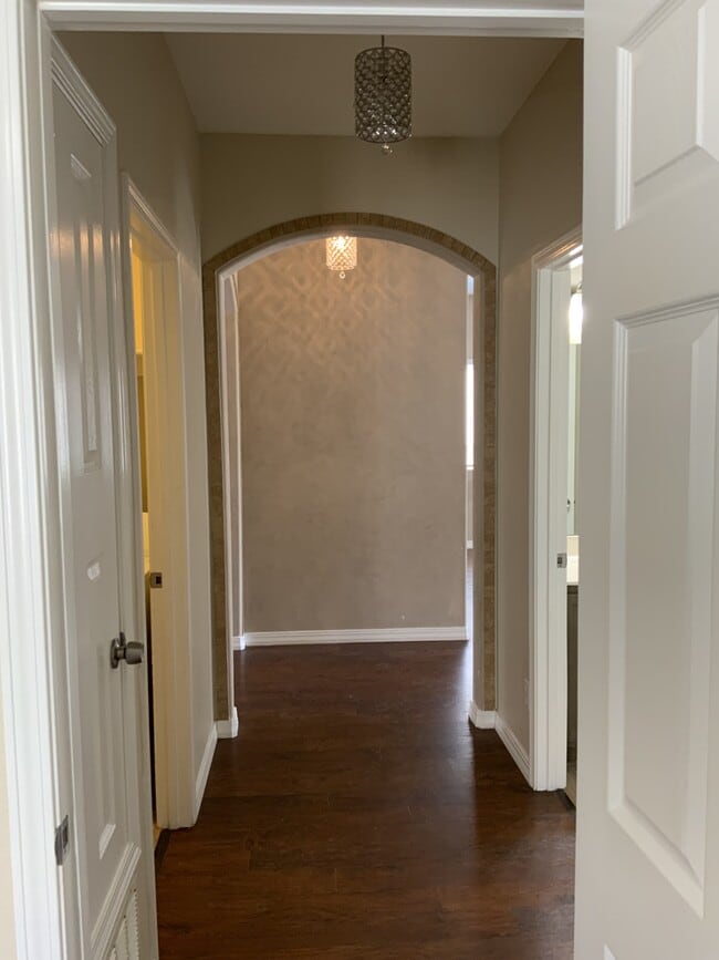 Building Photo - 3425 Old Mill Rd