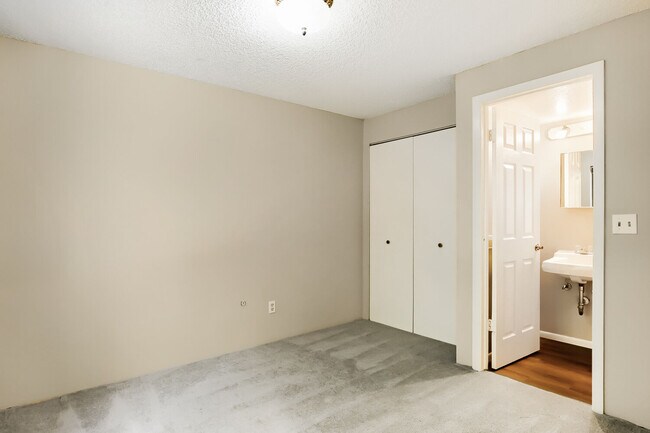 Building Photo - 709 20th St