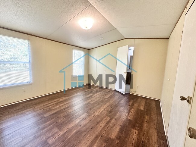 Building Photo - 229 Lilac St