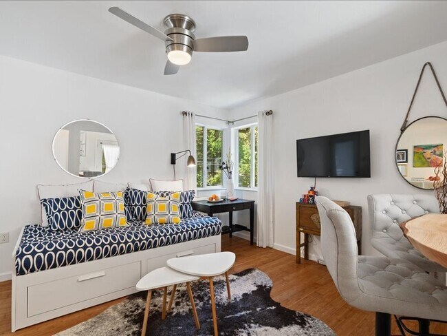 Building Photo - 14975 River Rd