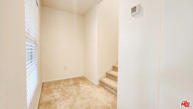 Building Photo - 835 Orchid Way