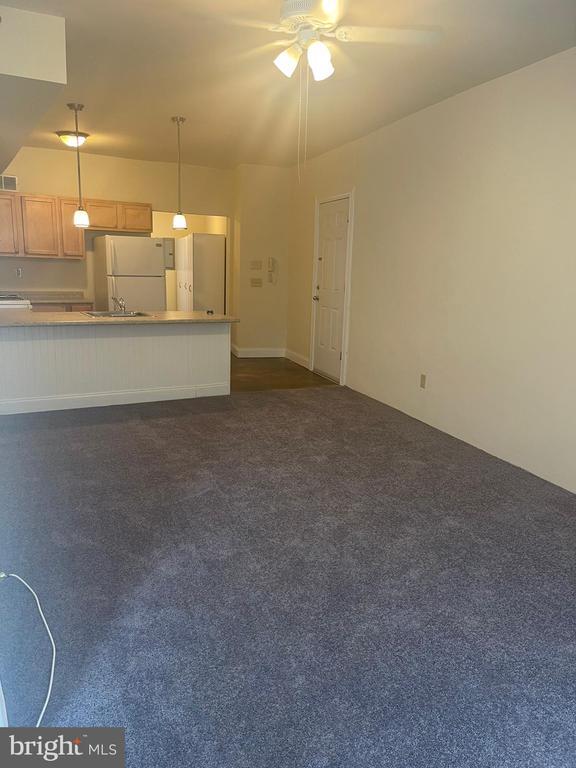 Building Photo - 609 Summit Ave