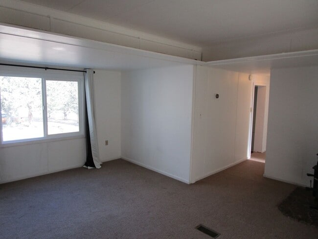 Building Photo - Manufactured Home and ADU on Lower End of Juniper Canyon - Available Now!
