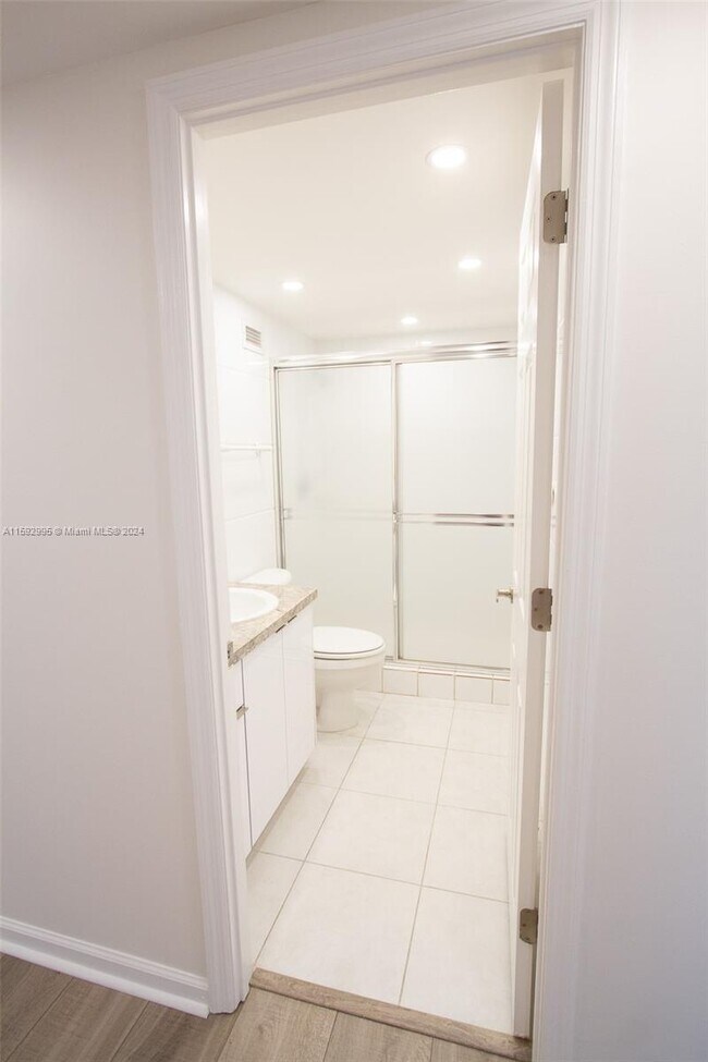 Building Photo - 3725 S Ocean Dr