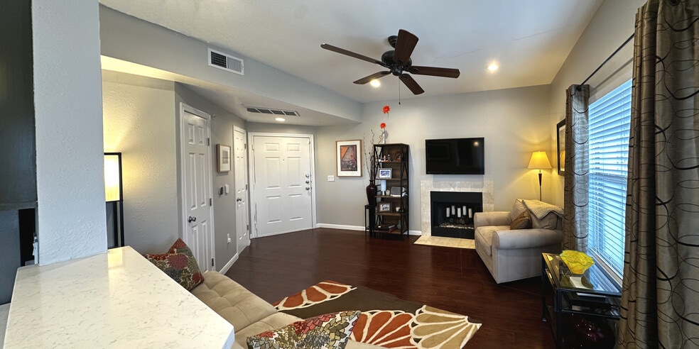 Building Photo - 2320 Gracy Farms Ln