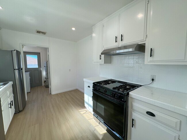 Building Photo - 10419 S Gramercy Pl