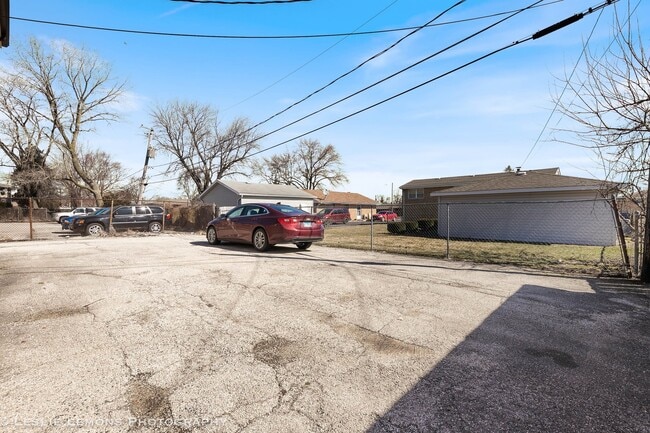 Building Photo - 7653 Roberts Rd