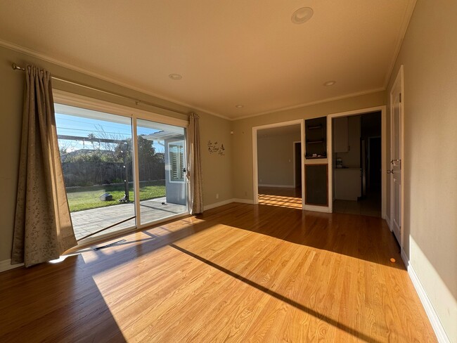 Building Photo - 38267 Farwell Dr