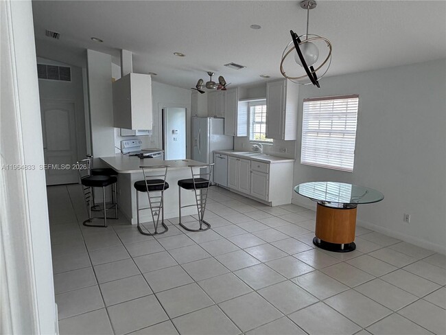 Building Photo - 8270 Eleuthera Ln