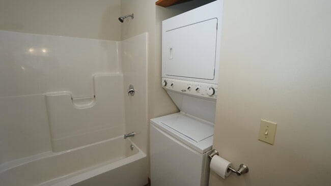 Building Photo - 19 Willys Wy