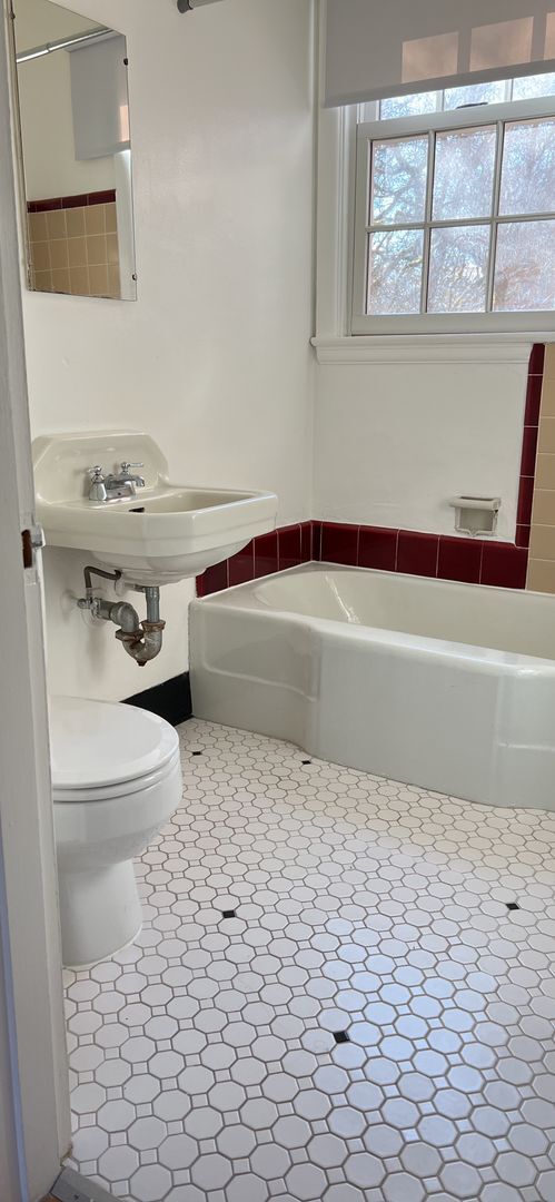 Building Photo - Be a Star in our Vintage 1 Bedroom Hollywood Apartment