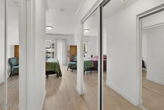 Building Photo - 1340 E Hillcrest Dr