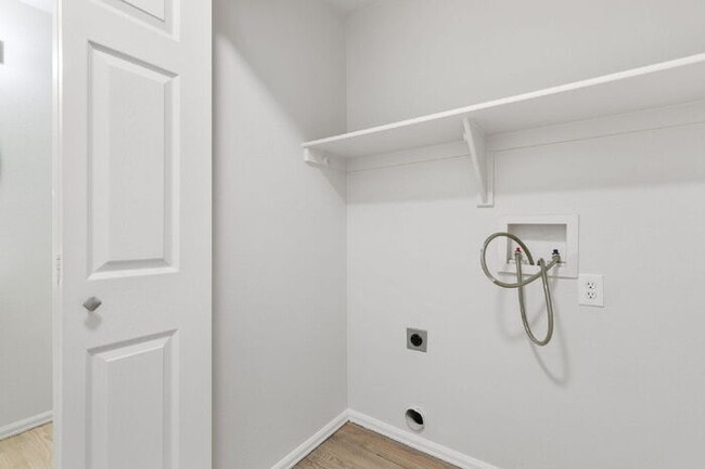 Building Photo - Save Big: Free December Rent + $1,000 Off January at This Updated Briargate Home