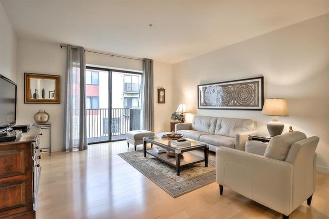 Building Photo - Plant 51 2bd/2bth Condo