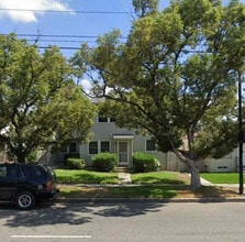 Building Photo - 232 N Hollywood Way