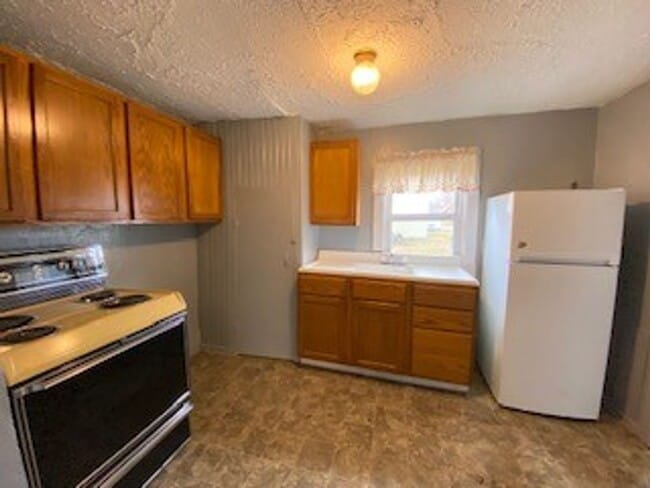 Building Photo - $200 OFF FIRST MONTH RENT -1 Bedroom Single Family Home in Elkhart!