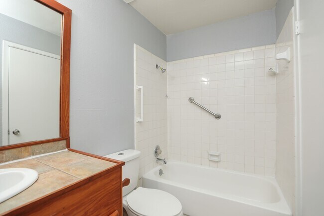 Building Photo - 2100 Wilcrest Dr