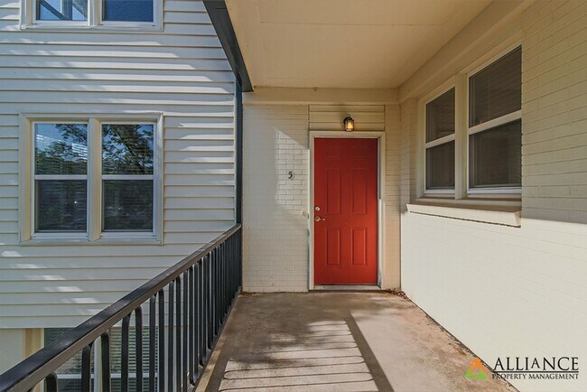 Building Photo - 1518 College Ave