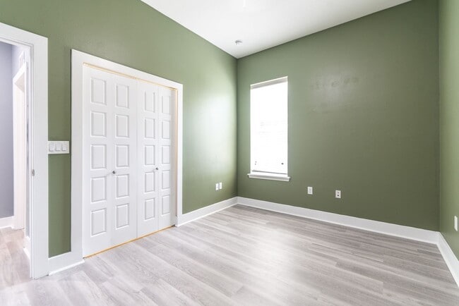 Building Photo - Charming 3-Bedroom Craftsman Home in Prime Gainesville Location