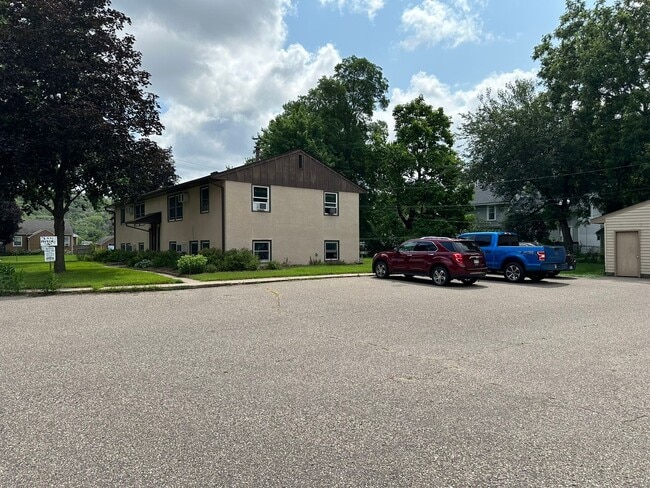 Building Photo - 670 4th St