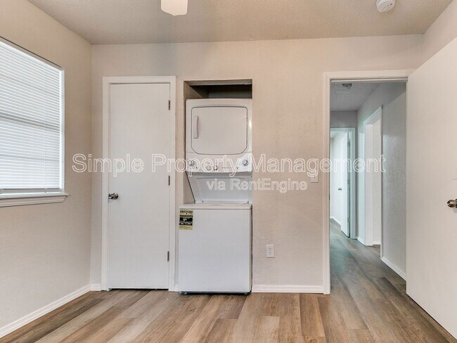 Building Photo - 5832 NW 31st Terrace