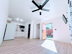 Building Photo - 908 Canosa Ave