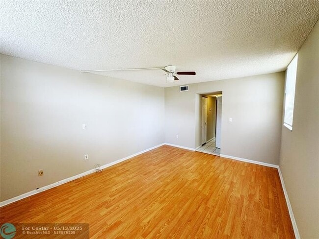 Building Photo - 1820 N Lauderdale Ave