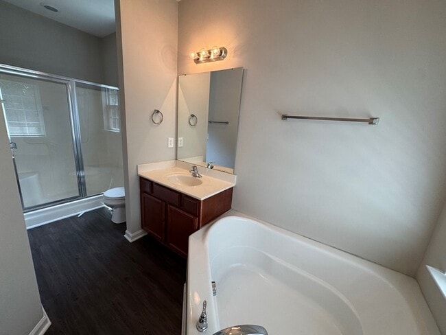 Building Photo - Beautiful and Spacious 2 Bedroom 2.5 Bath ...