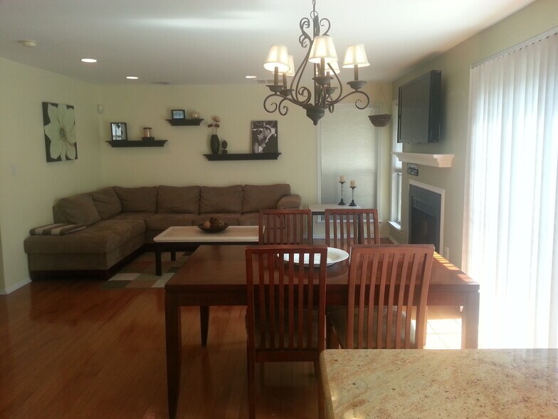 Livingroom - 131 Country Club Dr