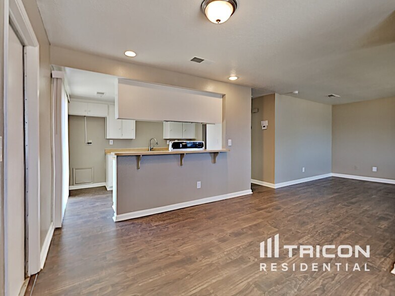 Building Photo - 515 Tisdell Dr