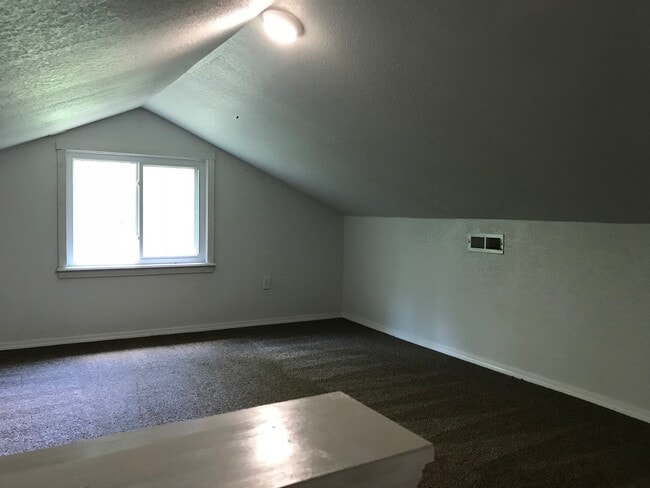 Building Photo - Country living close to town -814 CR 450