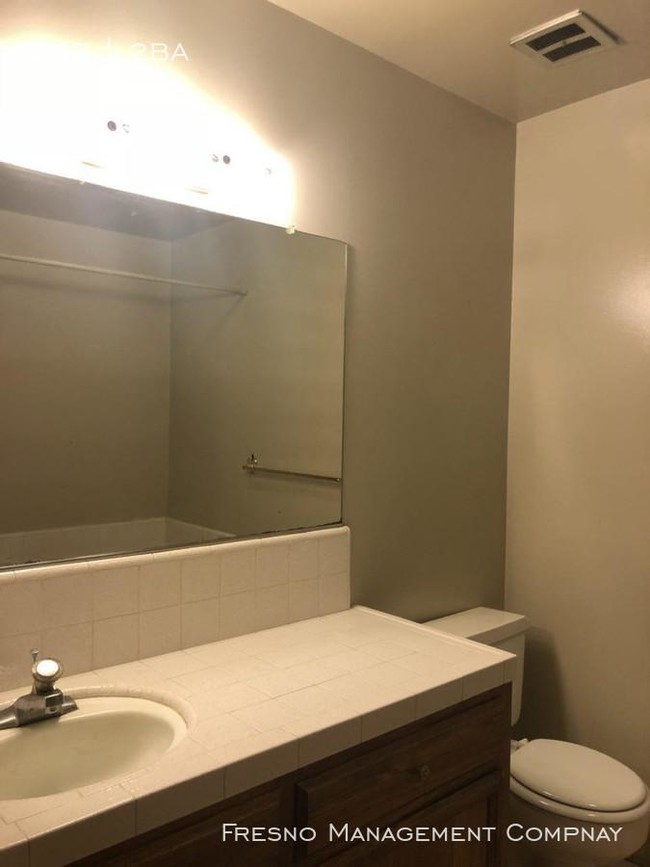 Building Photo - 2 bedroom in Fresno CA 93705