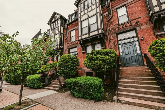 Building Photo - 136 Gibbs St