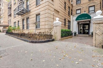 Building Photo - 1 bedroom in SUNNYSIDE NY 11104