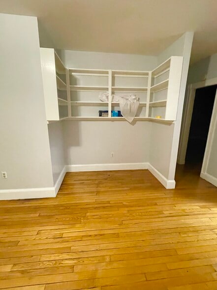 Perfect alcove for an office or reading nook - 11 Sherman St